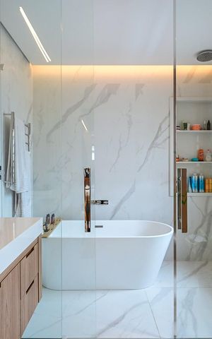 Casa à venda com 332m², 5 quartos e 3 vagasBanheiro Suíte 