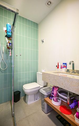 Casa à venda com 332m², 5 quartos e 3 vagasBanheiro Suíte do Salão 