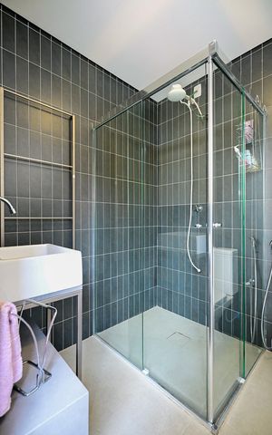 Casa à venda com 332m², 5 quartos e 3 vagasBanheiro da Piscina