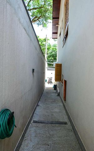 Casa à venda com 332m², 5 quartos e 3 vagasCorredor Externo