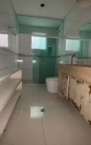 Casa para alugar com 417m², 5 quartos e 4 vagas Casa para alugar com 417m², 5 quartos e 4 vagasBanheiro