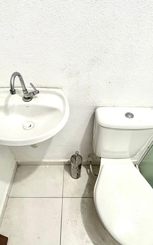 Casa para alugar com 32m², 1 quarto e sem vaga Casa para alugar com 32m², 1 quarto e sem vagaBanheiro