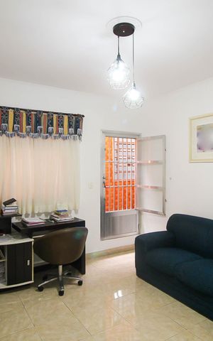 Casa à venda com 182m², 3 quartos e 2 vagas Casa à venda com 182m², 3 quartos e 2 vagasSala