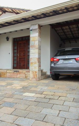 Casa à venda com 360m², 4 quartos e 3 vagasGaragem