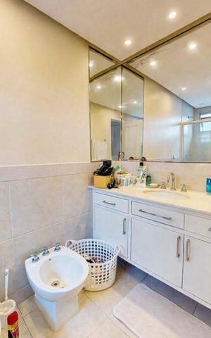 Apartamento à venda com 206m², 4 quartos e 2 vagas Apartamento à venda com 206m², 4 quartos e 2 vagasBanheiro