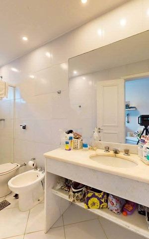 Apartamento à venda com 206m², 4 quartos e 2 vagas Apartamento à venda com 206m², 4 quartos e 2 vagasBanheiro