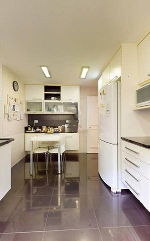 Apartamento à venda com 206m², 4 quartos e 2 vagas Apartamento à venda com 206m², 4 quartos e 2 vagasCozinha