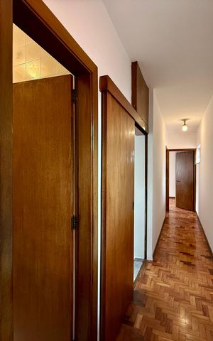 Casa para alugar com 222m², 3 quartos e 2 vagas Casa para alugar com 222m², 3 quartos e 2 vagasCorredor Quartos