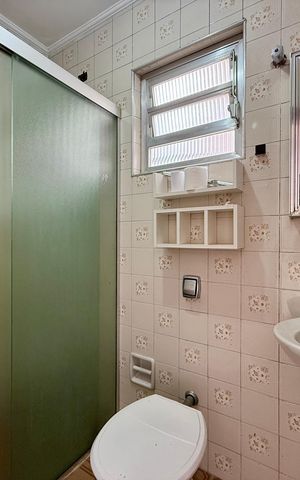 Casa para alugar com 222m², 3 quartos e 2 vagas Casa para alugar com 222m², 3 quartos e 2 vagasBanheiro de Serviço