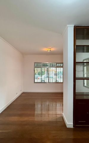 Casa para alugar com 222m², 3 quartos e 2 vagas Casa para alugar com 222m², 3 quartos e 2 vagasSala