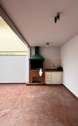 Casa para alugar com 222m², 3 quartos e 2 vagas Casa para alugar com 222m², 3 quartos e 2 vagasQuintal