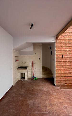 Casa para alugar com 222m², 3 quartos e 2 vagas Casa para alugar com 222m², 3 quartos e 2 vagasQuintal