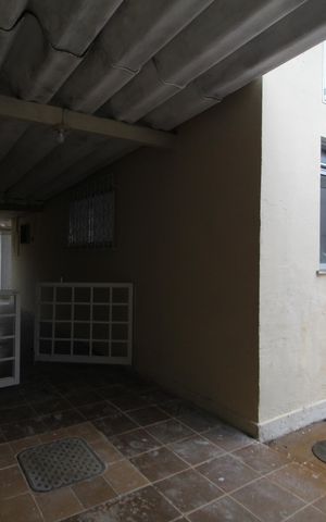 Casa de condomínio para alugar com 120m², 3 quartos e 2 vagasFundos