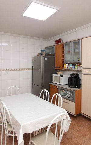 Casa à venda com 208m², 3 quartos e 2 vagas Casa à venda com 208m², 3 quartos e 2 vagasCozinha