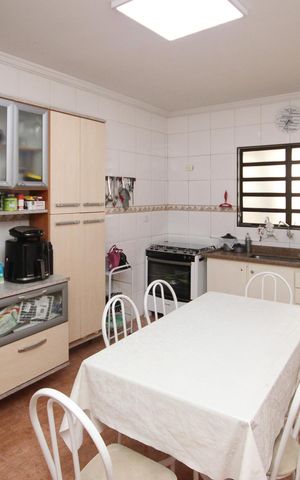 Casa à venda com 208m², 3 quartos e 2 vagas Casa à venda com 208m², 3 quartos e 2 vagasCozinha