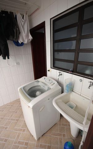 Casa à venda com 208m², 3 quartos e 2 vagas Casa à venda com 208m², 3 quartos e 2 vagasÁrea de Serviço