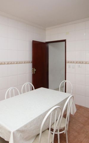 Casa à venda com 208m², 3 quartos e 2 vagas Casa à venda com 208m², 3 quartos e 2 vagasCozinha