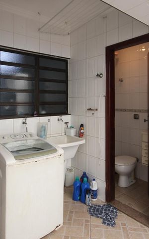 Casa à venda com 208m², 3 quartos e 2 vagas Casa à venda com 208m², 3 quartos e 2 vagasÁrea de Serviço