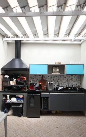 Casa à venda com 208m², 3 quartos e 2 vagas Casa à venda com 208m², 3 quartos e 2 vagasChurrasqueira