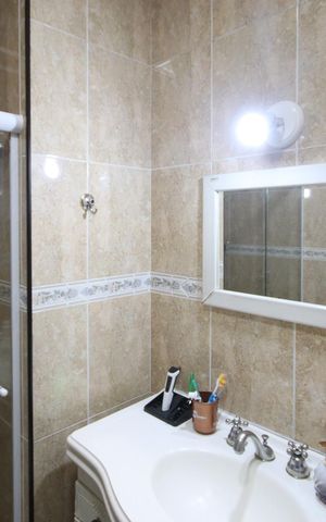 Casa à venda com 208m², 3 quartos e 2 vagas Casa à venda com 208m², 3 quartos e 2 vagasBanheiro 1