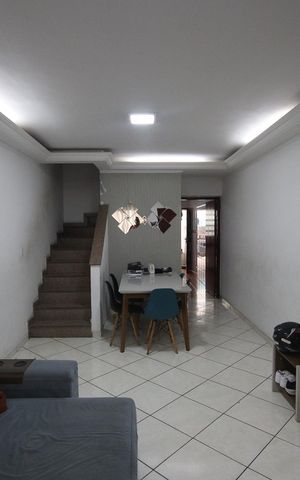 Casa à venda com 208m², 3 quartos e 2 vagas Casa à venda com 208m², 3 quartos e 2 vagasSala