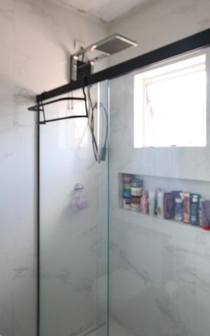 Casa à venda com 208m², 3 quartos e 2 vagas Casa à venda com 208m², 3 quartos e 2 vagasBanheiro da Suíte