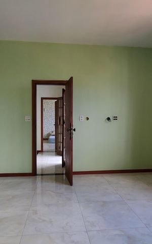 Casa de condomínio à venda com 1000m², 4 quartos e 5 vagas Casa de condomínio à venda com 1000m², 4 quartos e 5 vagasQuarto 1 - Suíte
