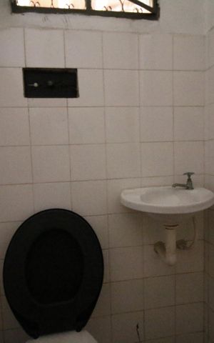 Casa de condomínio para alugar com 200m², 4 quartos e 5 vagasBanheiro externo