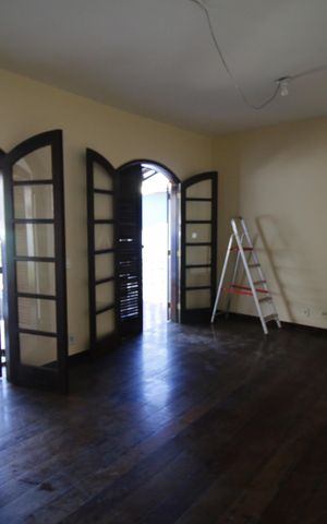 Casa de condomínio para alugar com 200m², 4 quartos e 5 vagasSala