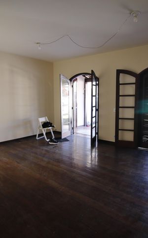 Casa de condomínio para alugar com 200m², 4 quartos e 5 vagasSala