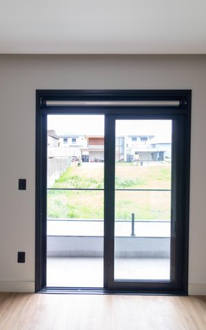 Casa de condomínio à venda com 340m², 5 quartos e 4 vagas Casa de condomínio à venda com 340m², 5 quartos e 4 vagasSuíte 05
