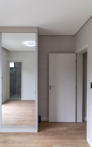 Casa de condomínio à venda com 340m², 5 quartos e 4 vagas Casa de condomínio à venda com 340m², 5 quartos e 4 vagasSuíte 05