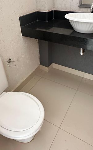 Casa para alugar com 200m², 4 quartos e 2 vagas Casa para alugar com 200m², 4 quartos e 2 vagasLavabo