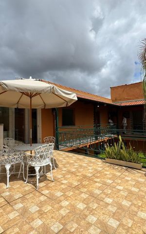 Casa à venda com 210m², 4 quartos e 4 vagas Casa à venda com 210m², 4 quartos e 4 vagasVaranda