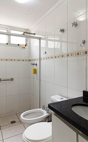 Apartamento à venda com 207m², 2 quartos e 2 vagas Apartamento à venda com 207m², 2 quartos e 2 vagasBanheiro da Suíte