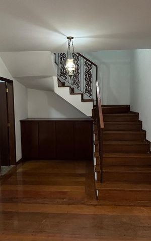 Casa à venda com 430m², 4 quartos e 6 vagasSala - Sala de Estar