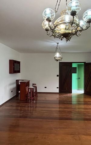 Casa à venda com 430m², 4 quartos e 6 vagasSala - Sala de Estar