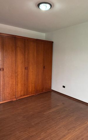 Casa à venda com 430m², 4 quartos e 6 vagasSuite