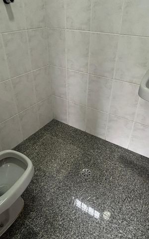 Casa à venda com 430m², 4 quartos e 6 vagasÁrea de Serviço - Banheiro