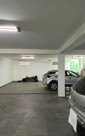 Casa à venda com 430m², 4 quartos e 6 vagasGaragem