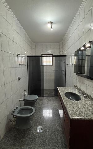 Casa à venda com 430m², 4 quartos e 6 vagasBanheiro