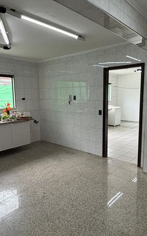 Casa à venda com 430m², 4 quartos e 6 vagasCozinha