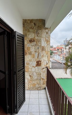Casa à venda com 430m², 4 quartos e 6 vagasQuarto 2 Varanda
