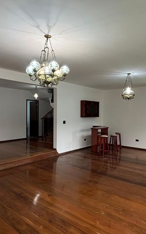 Casa à venda com 430m², 4 quartos e 6 vagasSala - Sala de Estar