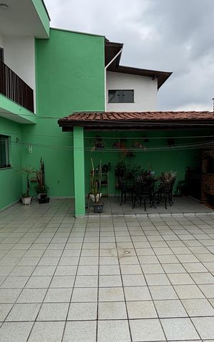 Casa à venda com 430m², 4 quartos e 6 vagasQuintal