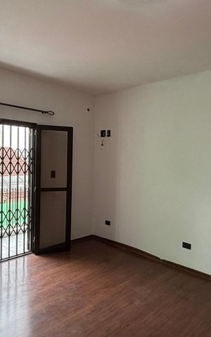 Casa à venda com 430m², 4 quartos e 6 vagasSuite