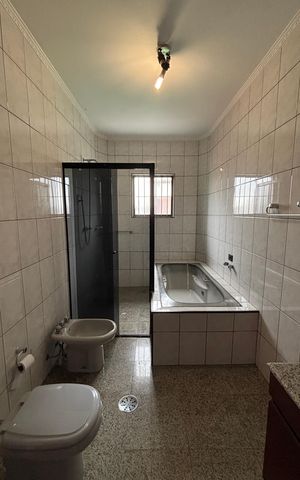 Casa à venda com 430m², 4 quartos e 6 vagasBanheiro da Suíte