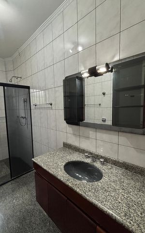 Casa à venda com 430m², 4 quartos e 6 vagasBanheiro