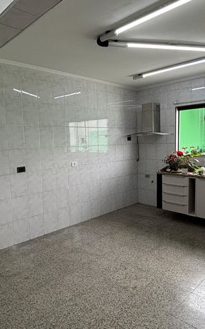 Casa à venda com 430m², 4 quartos e 6 vagasCozinha