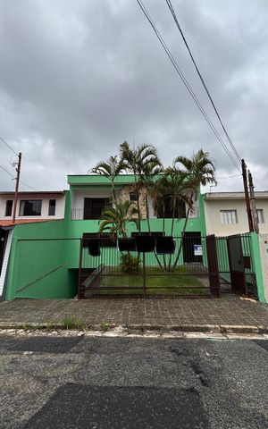 Casa à venda com 430m², 4 quartos e 6 vagasFachada
